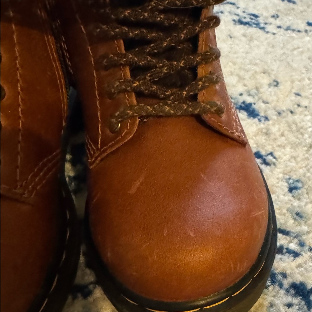 Toddler leather Doc Marten boots with fleece lining. Air wait/bouncing soles. - Picture 3 of 4